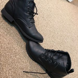 American Eagle Women’s Black boots